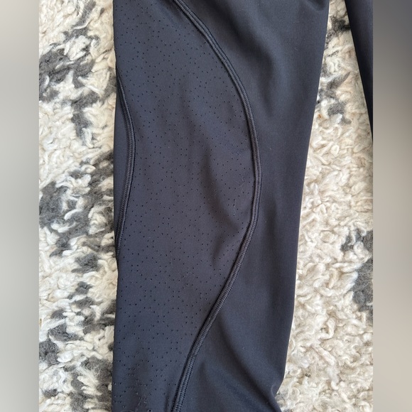 Lululemon black capri leggings with pockets size 4 - Picture 4 of 7